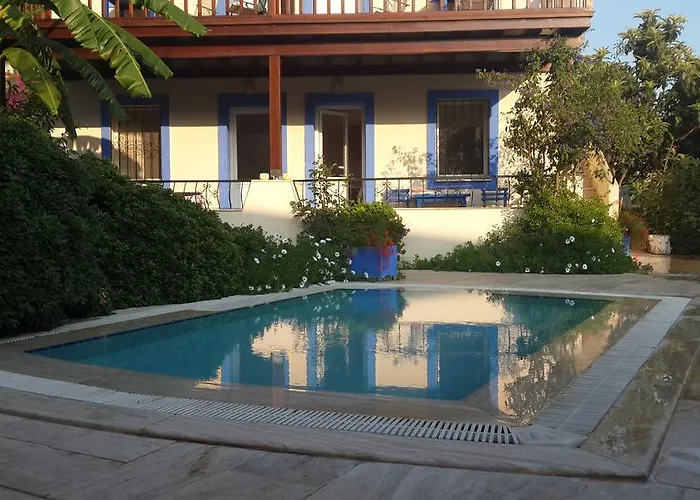 Paradise Garden Apartmanhotel 3*