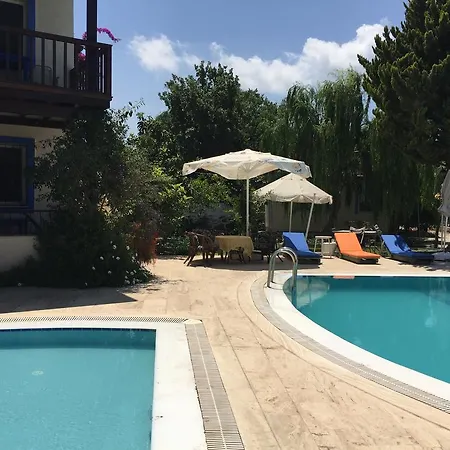 Апарт-отель Paradise Garden 3*